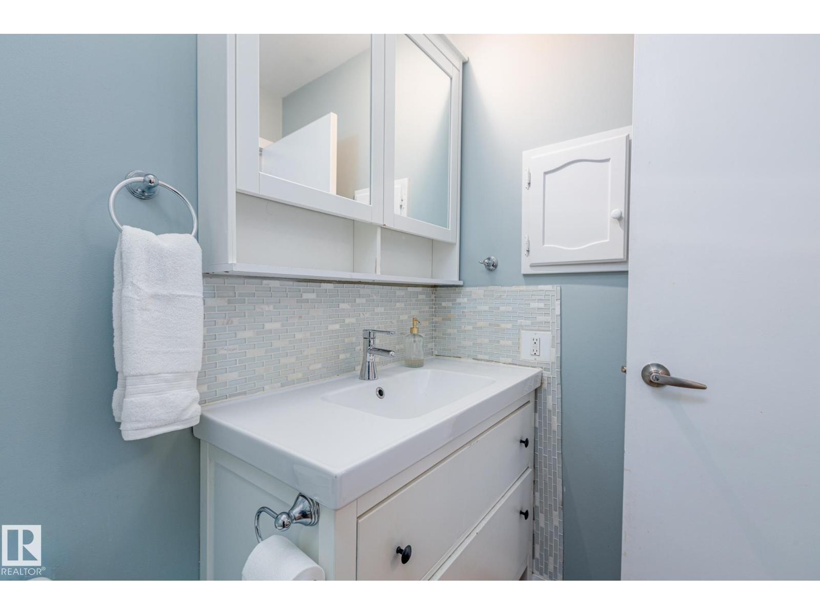 












25 BROADVIEW CR

,
St. Albert,




Alberta
T8N0B1

