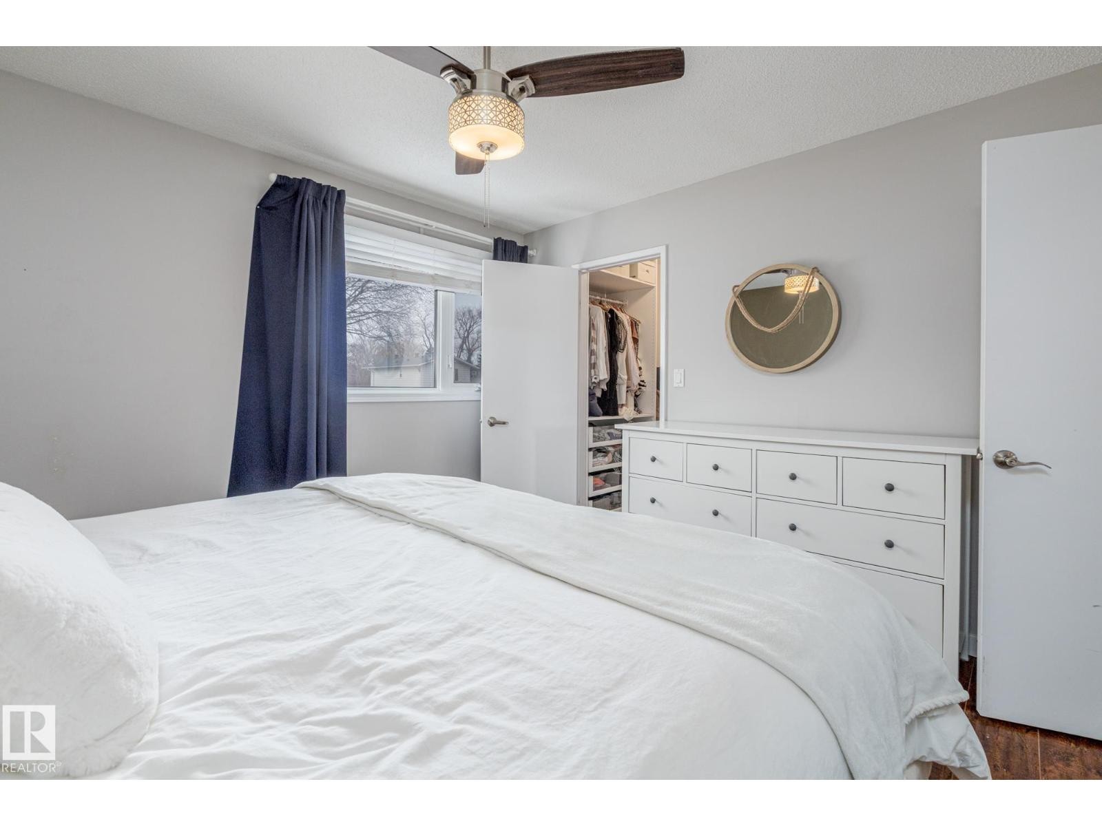 












25 BROADVIEW CR

,
St. Albert,




Alberta
T8N0B1

