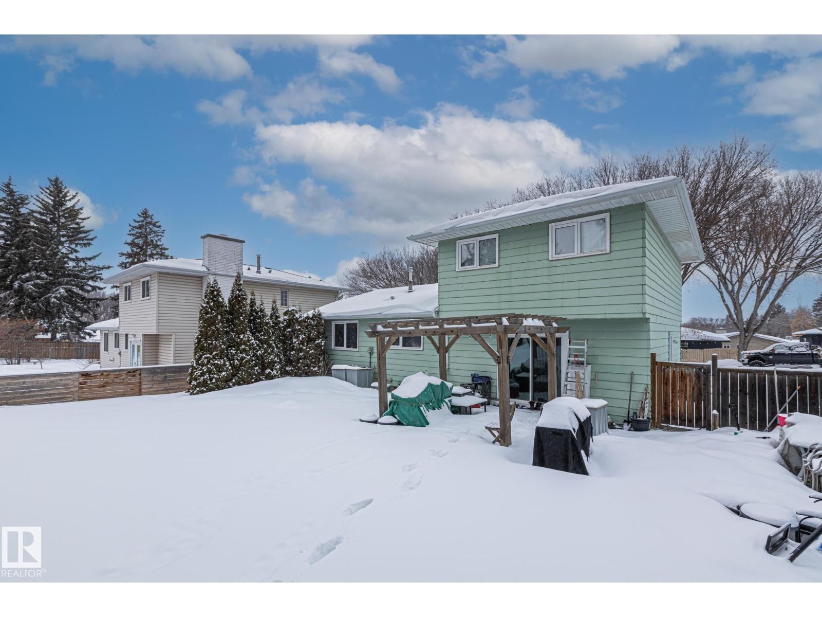 












25 BROADVIEW CR

,
St. Albert,




Alberta
T8N0B1


