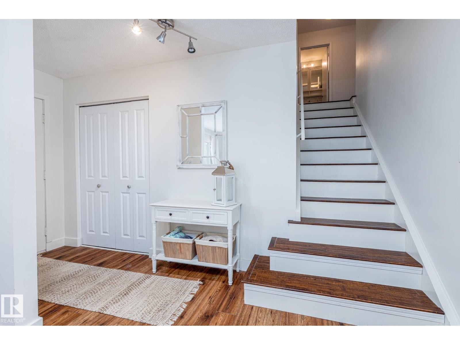 












25 BROADVIEW CR

,
St. Albert,




Alberta
T8N0B1

