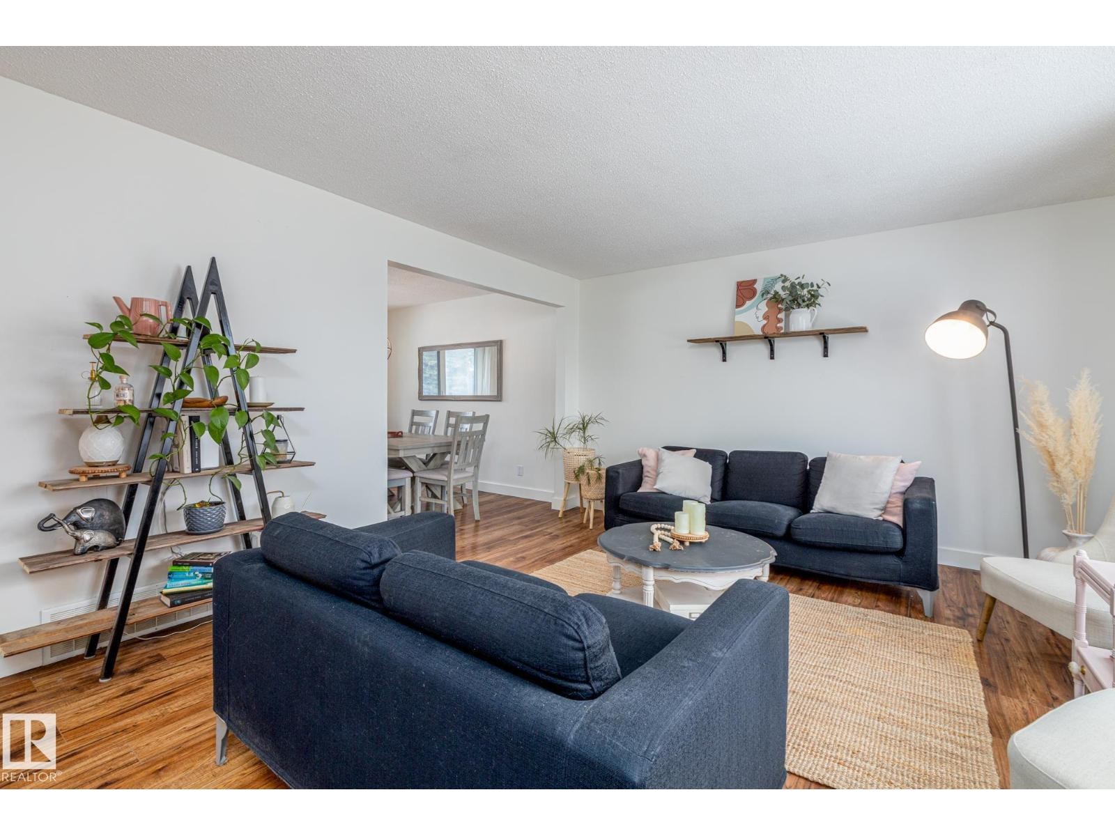 












25 BROADVIEW CR

,
St. Albert,




Alberta
T8N0B1

