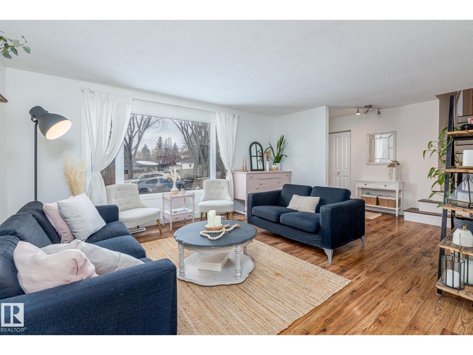 












25 BROADVIEW CR

,
St. Albert,




Alberta
T8N0B1

