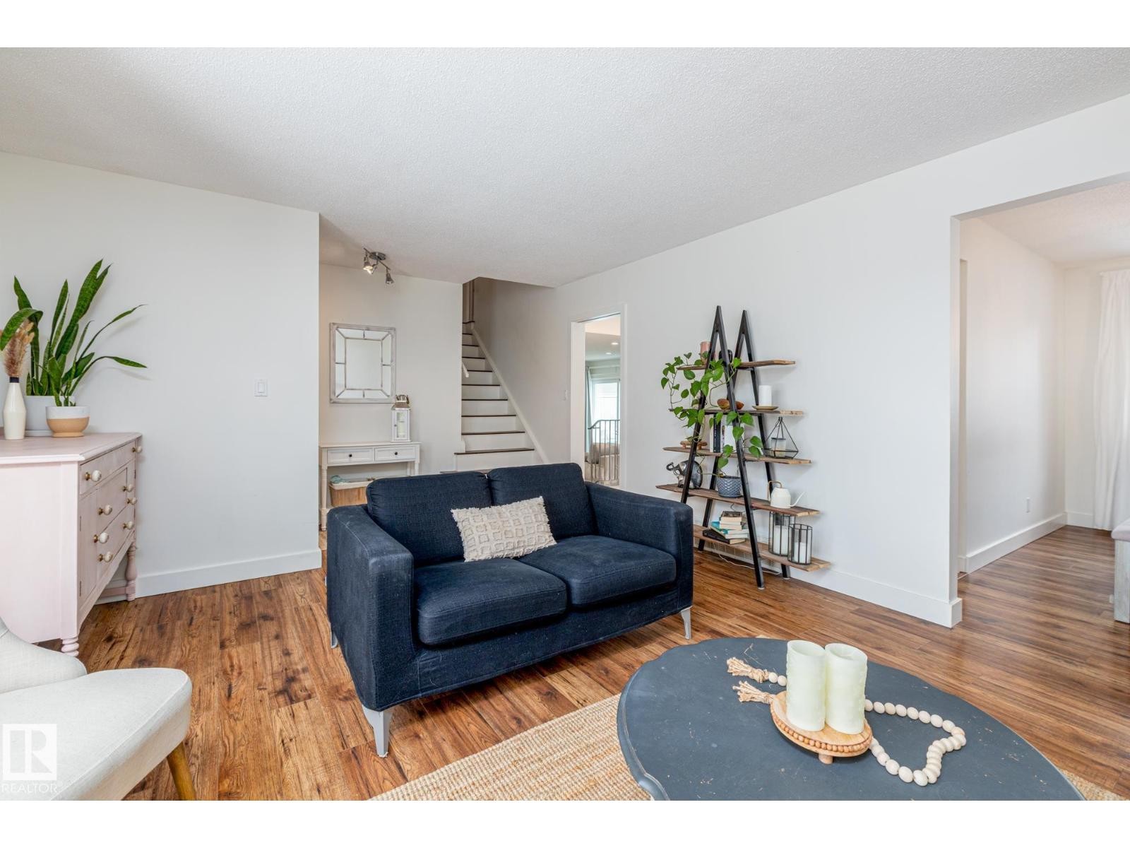 












25 BROADVIEW CR

,
St. Albert,




Alberta
T8N0B1

