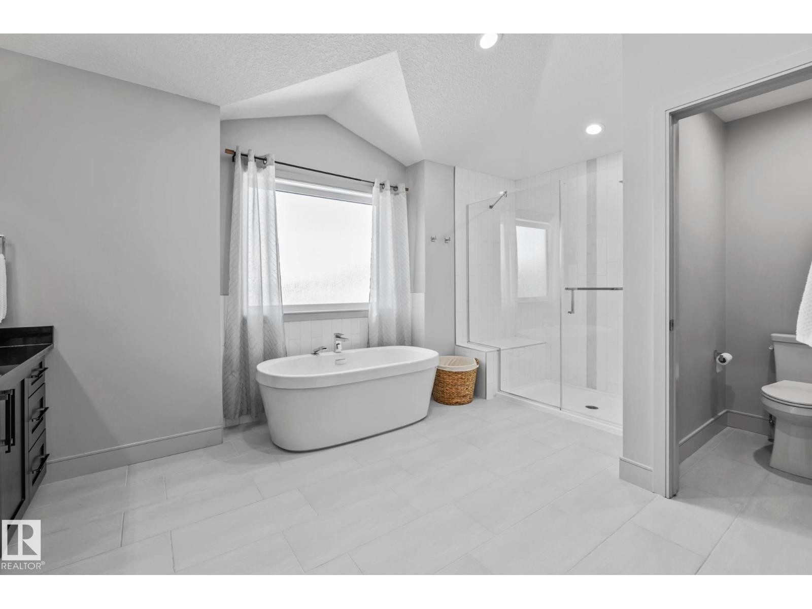 












25 ENCHANTED WAY

,
St. Albert,




Alberta
T8N7R5

