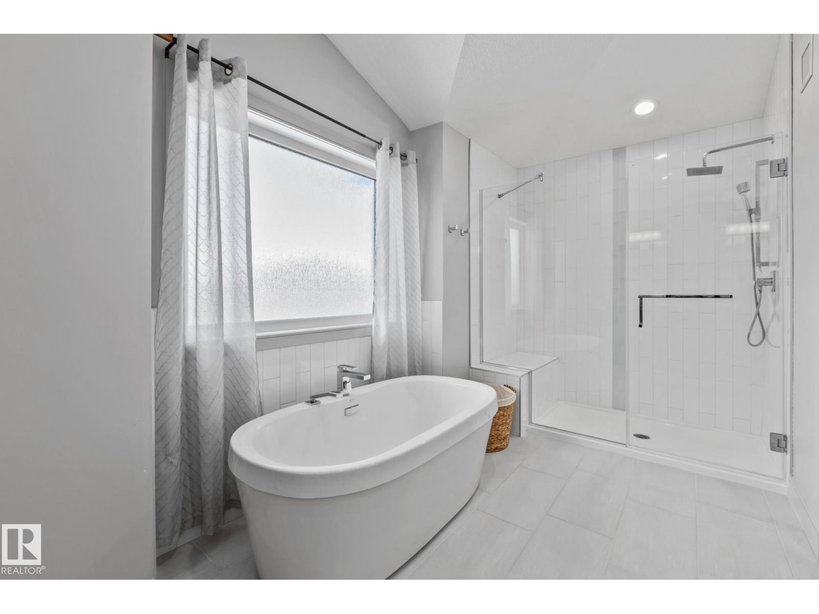 












25 ENCHANTED WAY

,
St. Albert,




Alberta
T8N7R5

