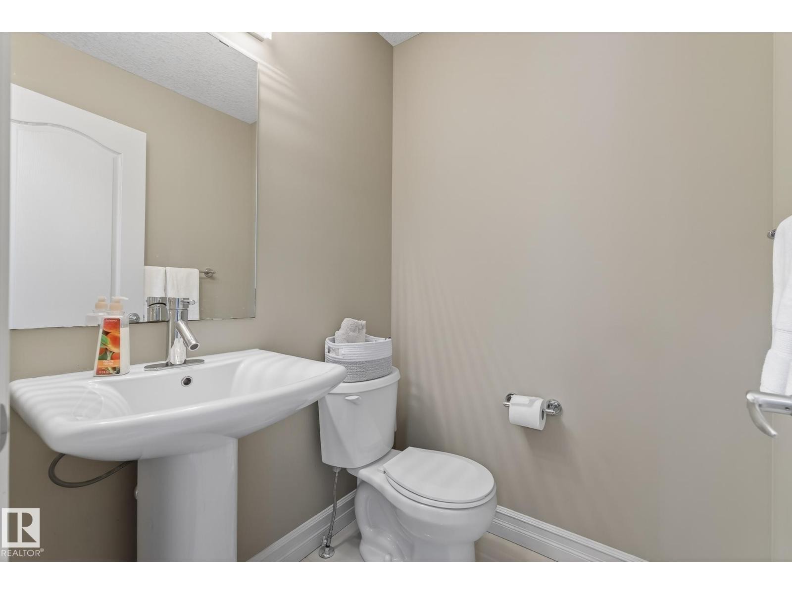 












12152 172 AV NW

,
Edmonton,




Alberta
T5X0H3

