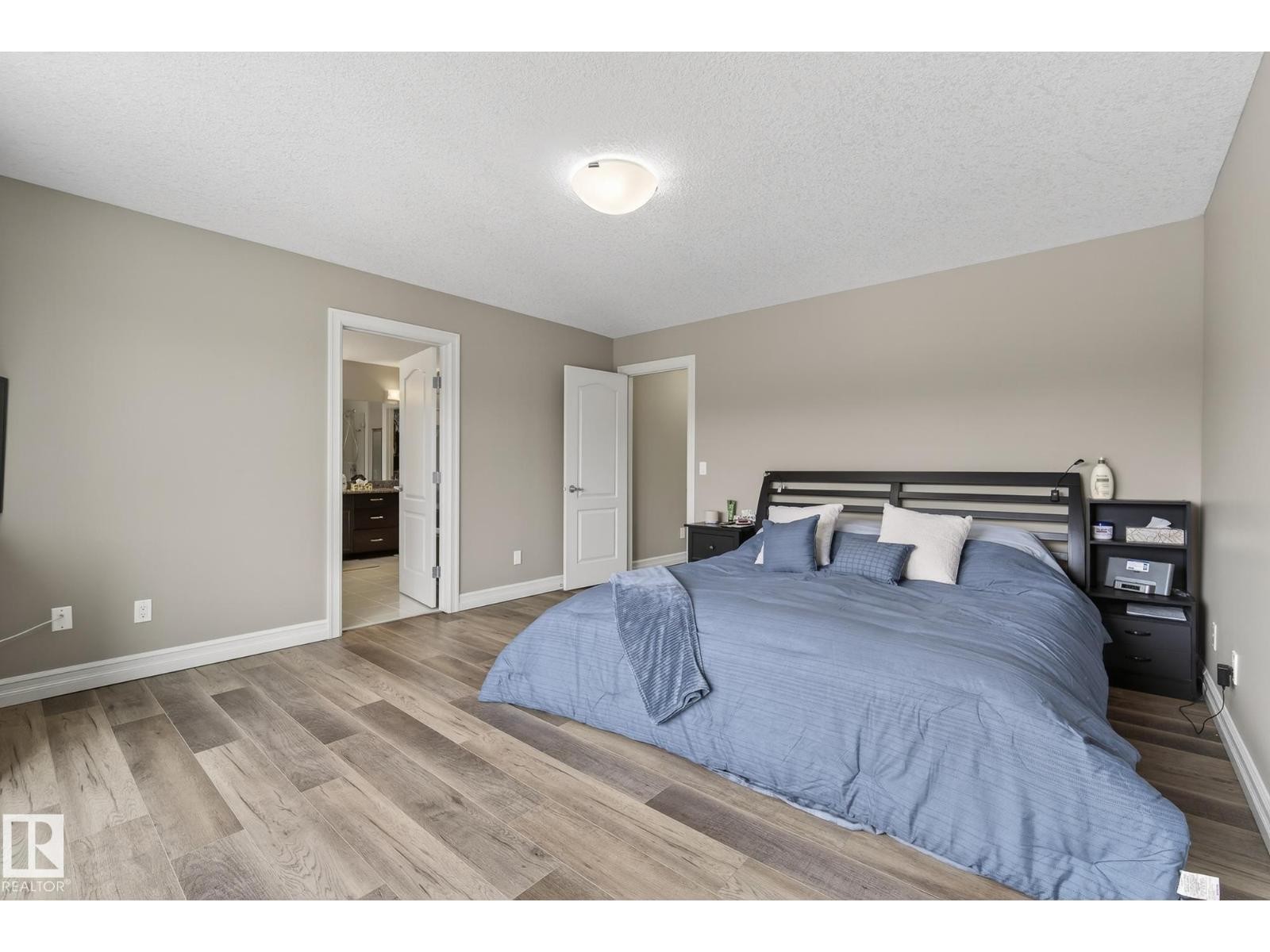 












12152 172 AV NW

,
Edmonton,




Alberta
T5X0H3

