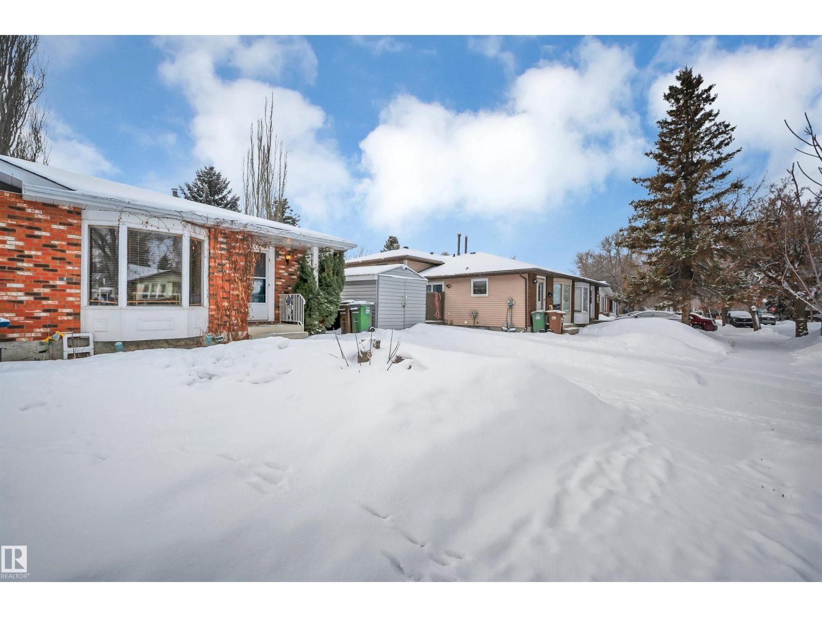 












34 WALDEN CR

,
St. Albert,




Alberta
T8N3V2

