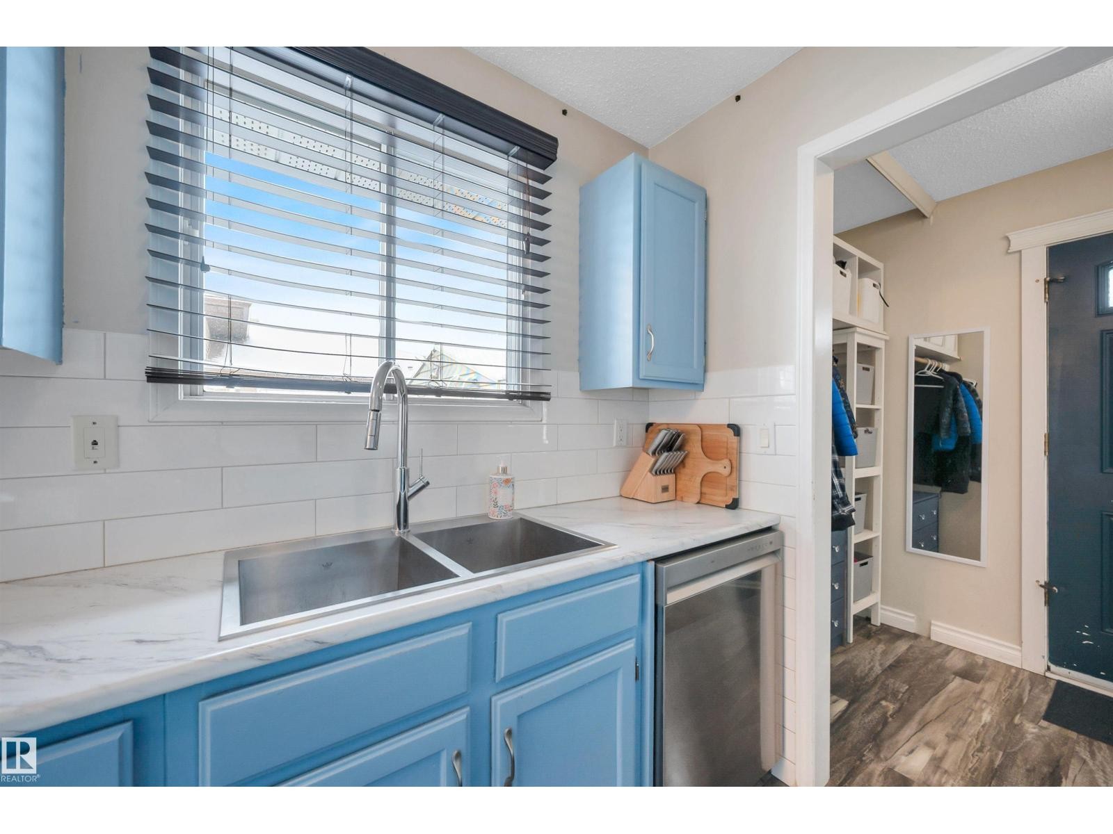 












34 WALDEN CR

,
St. Albert,




Alberta
T8N3V2

