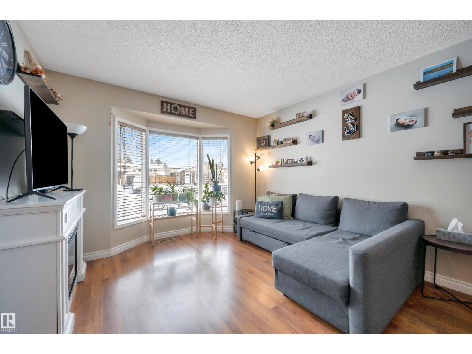 












34 WALDEN CR

,
St. Albert,




Alberta
T8N3V2

