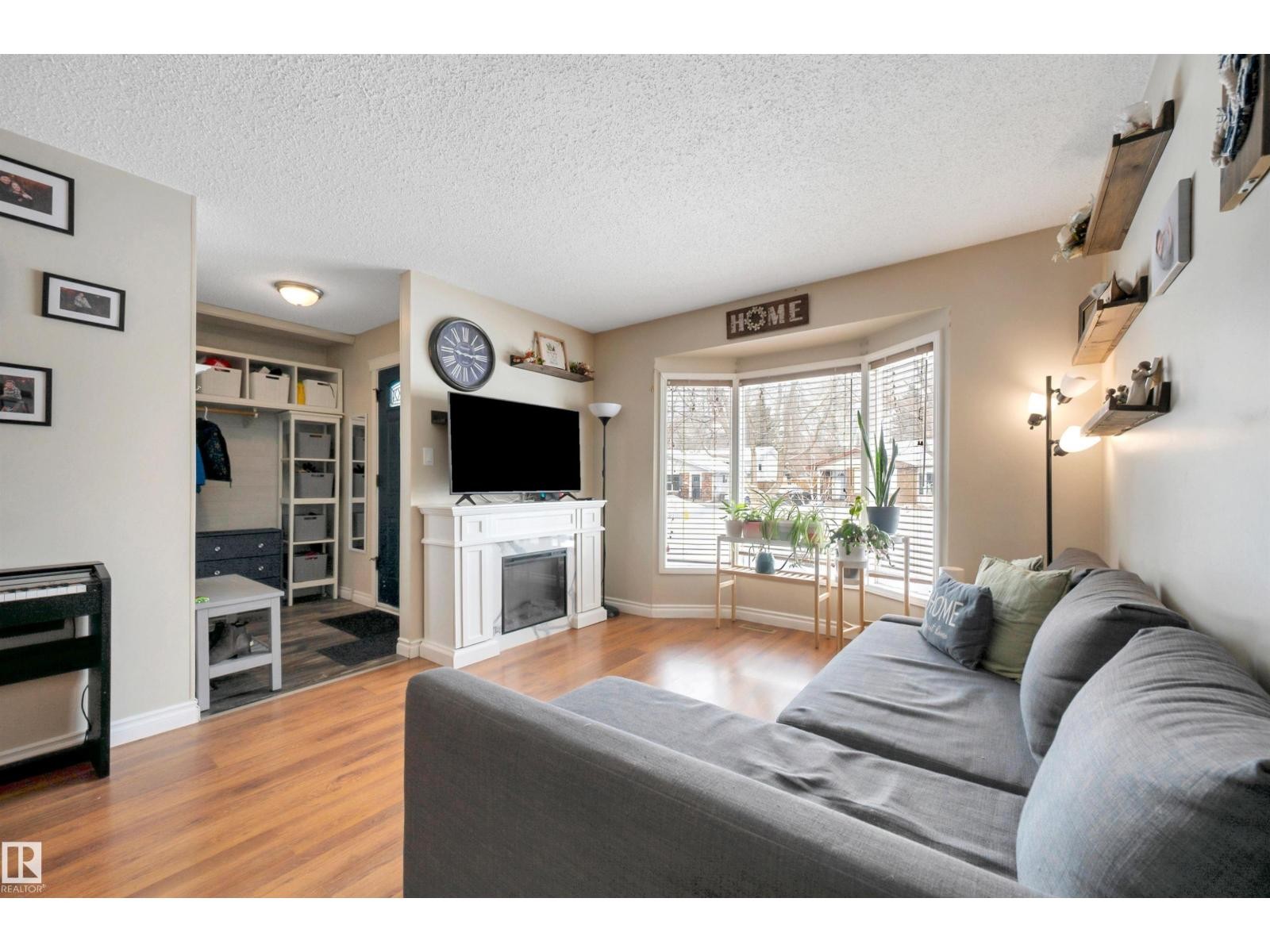 












34 WALDEN CR

,
St. Albert,




Alberta
T8N3V2

