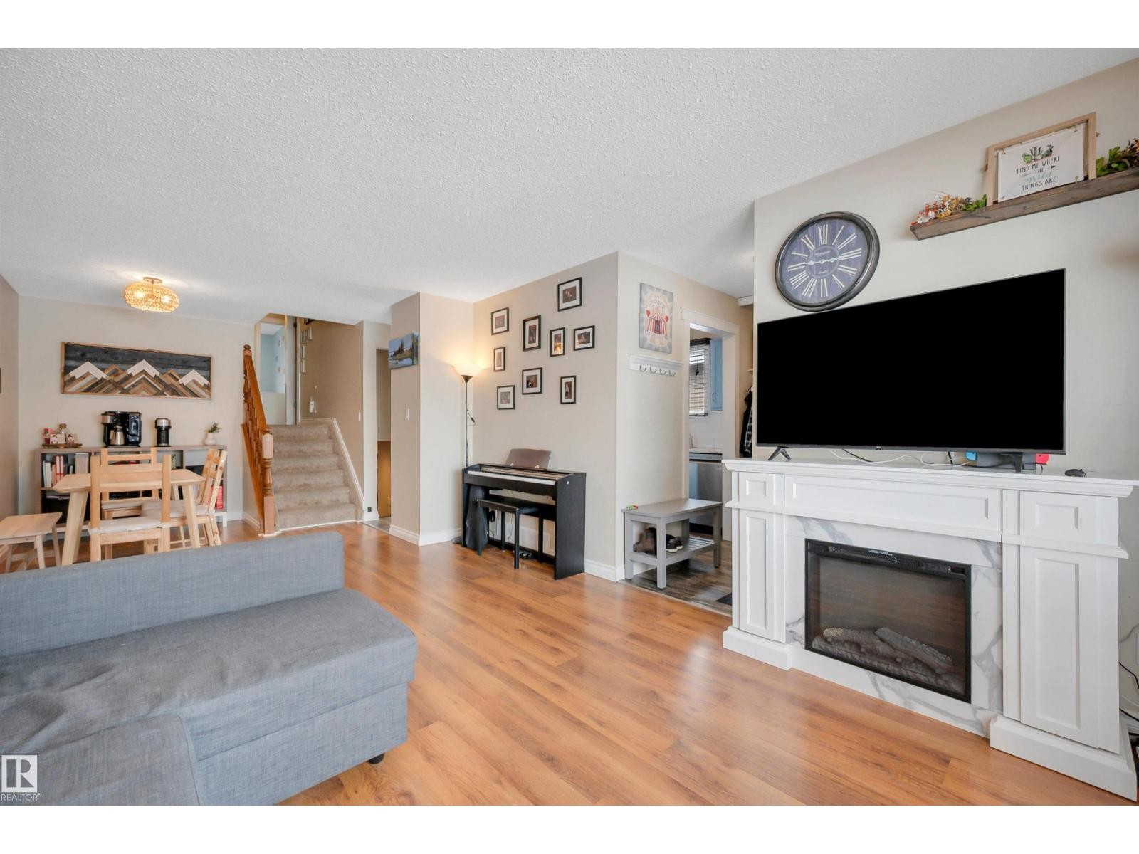 












34 WALDEN CR

,
St. Albert,




Alberta
T8N3V2

