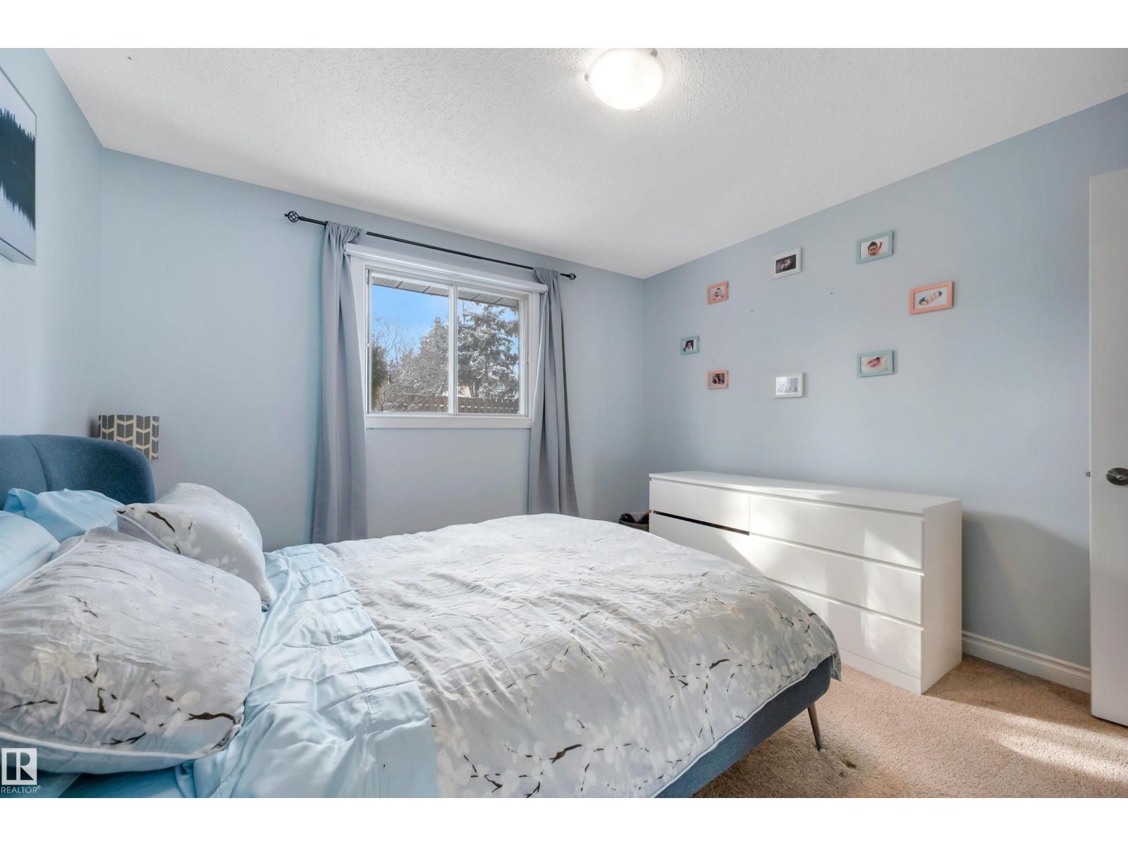 












34 WALDEN CR

,
St. Albert,




Alberta
T8N3V2

