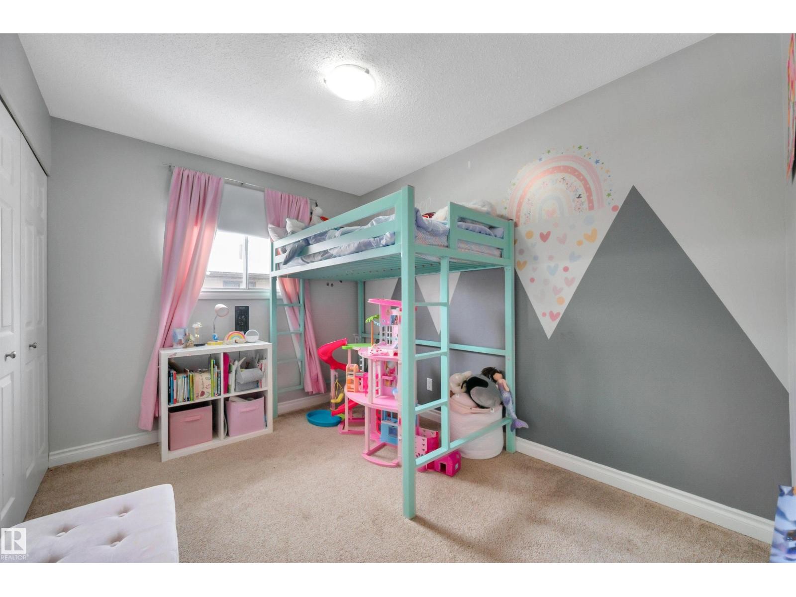 












34 WALDEN CR

,
St. Albert,




Alberta
T8N3V2

