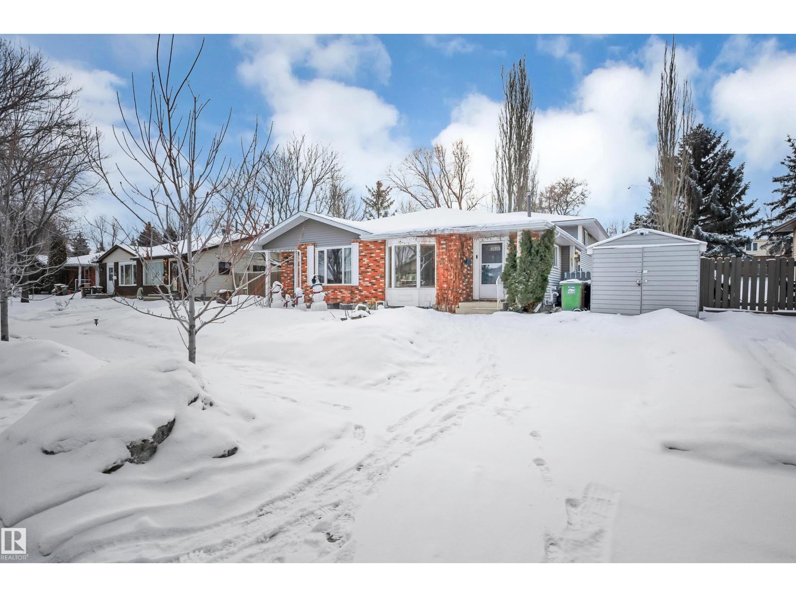 












34 WALDEN CR

,
St. Albert,




Alberta
T8N3V2

