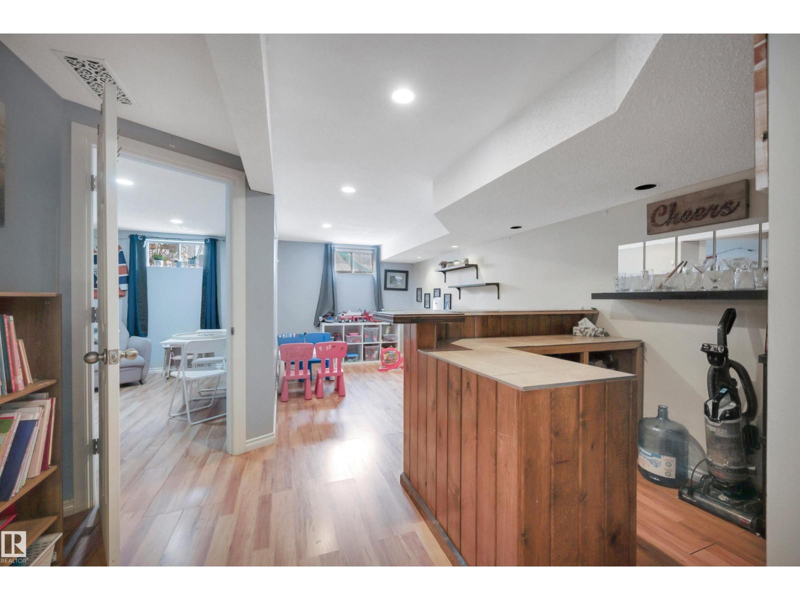 












34 WALDEN CR

,
St. Albert,




Alberta
T8N3V2

