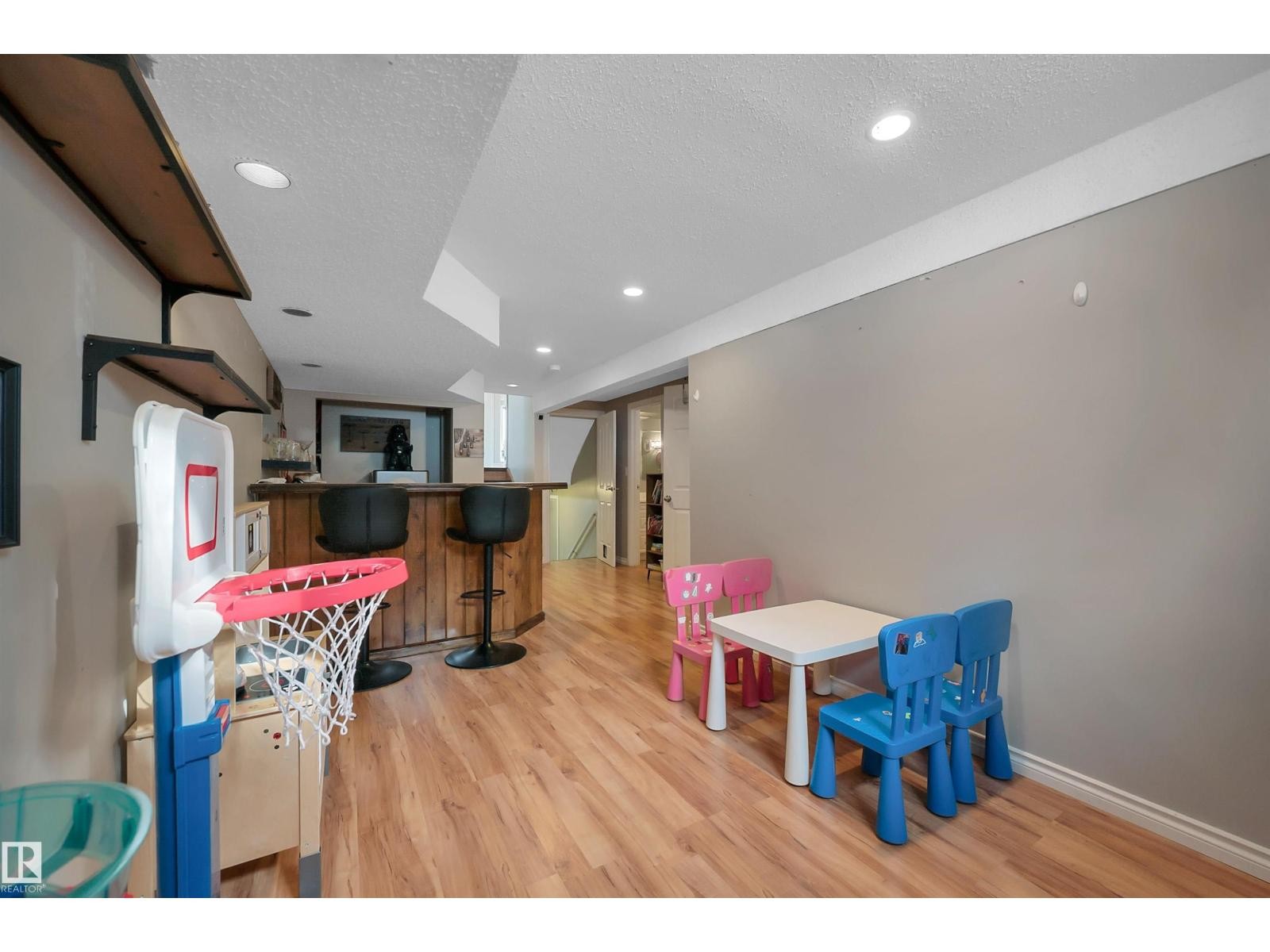 












34 WALDEN CR

,
St. Albert,




Alberta
T8N3V2

