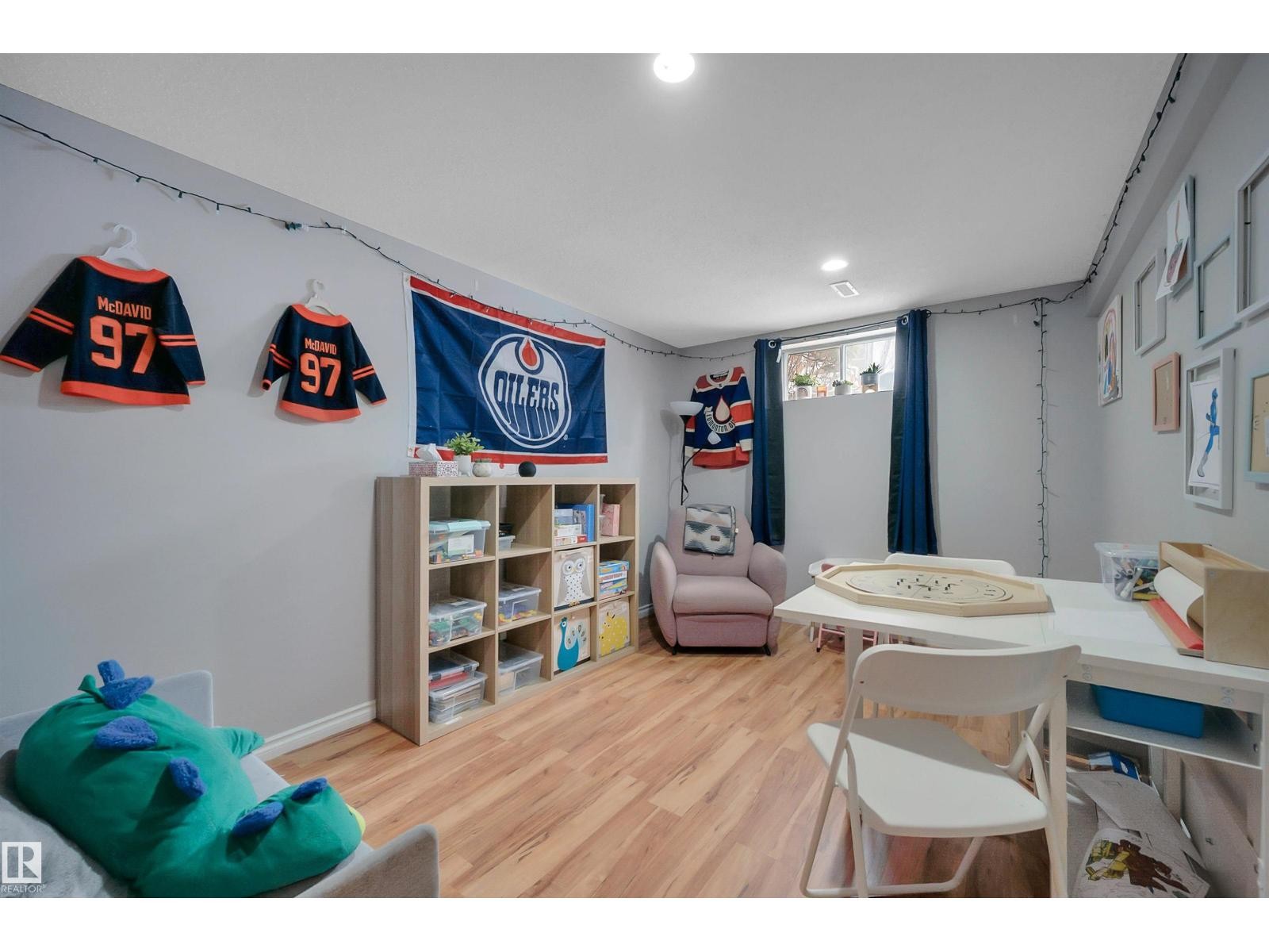 












34 WALDEN CR

,
St. Albert,




Alberta
T8N3V2

