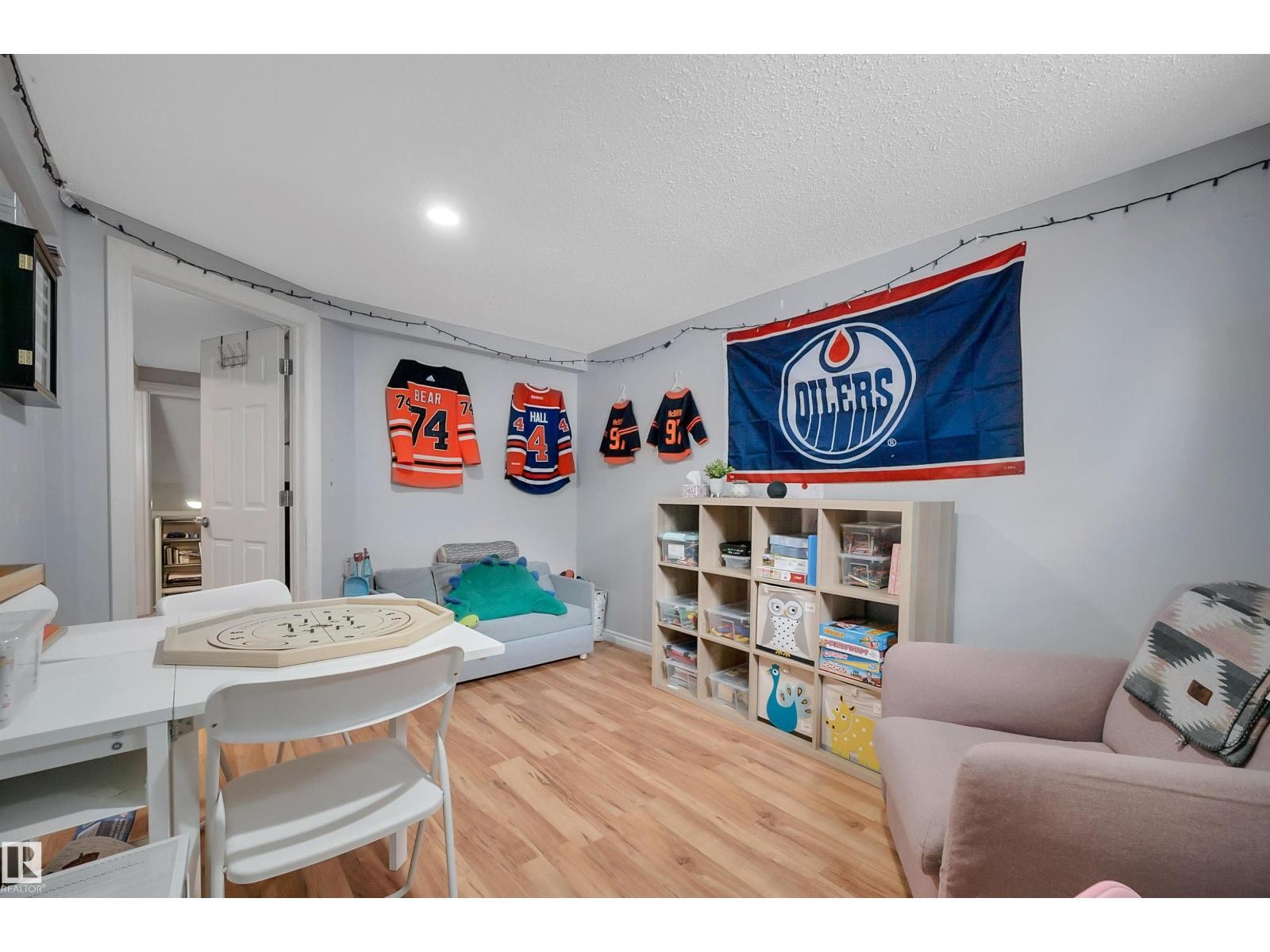 












34 WALDEN CR

,
St. Albert,




Alberta
T8N3V2

