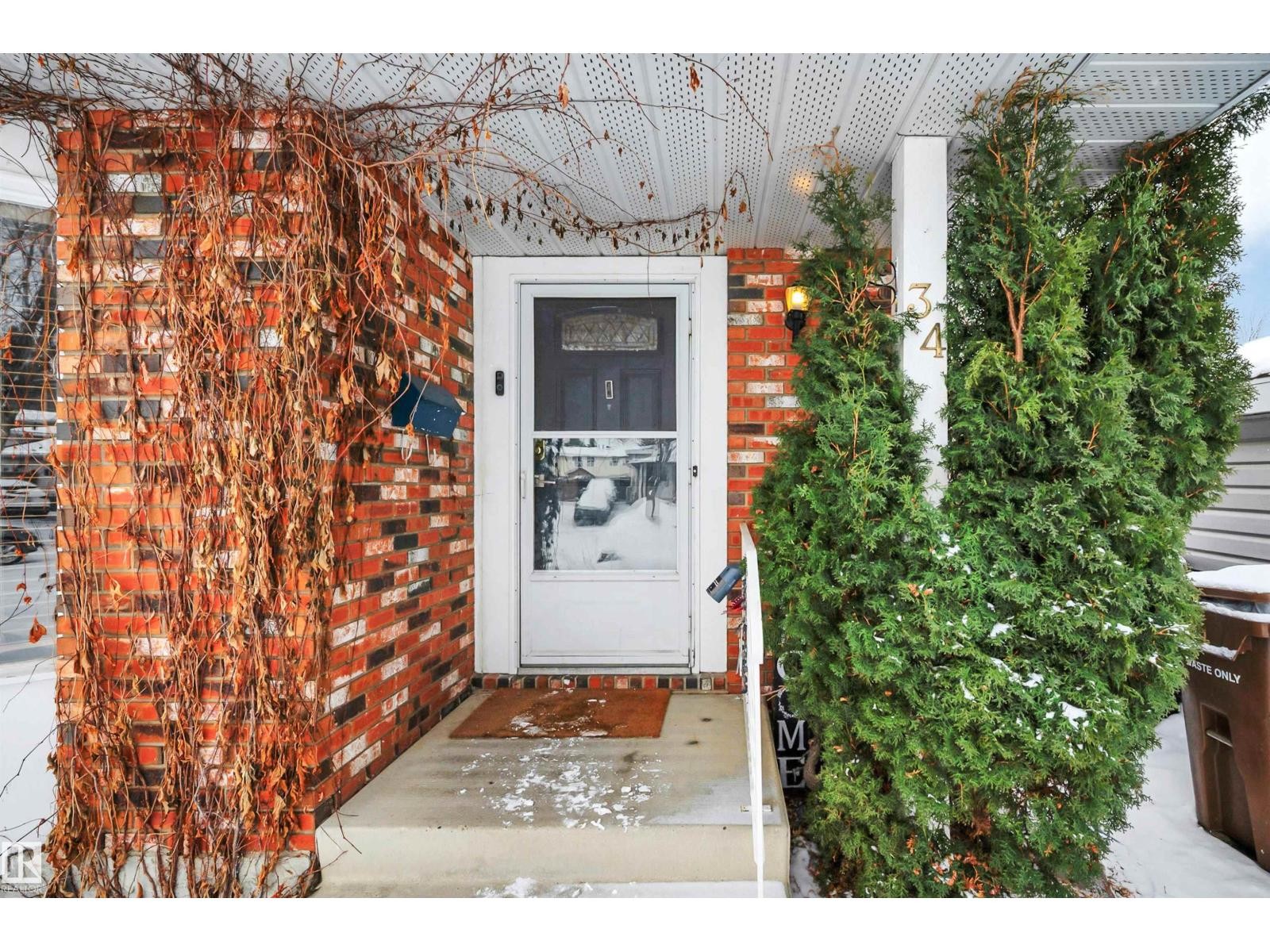 












34 WALDEN CR

,
St. Albert,




Alberta
T8N3V2

