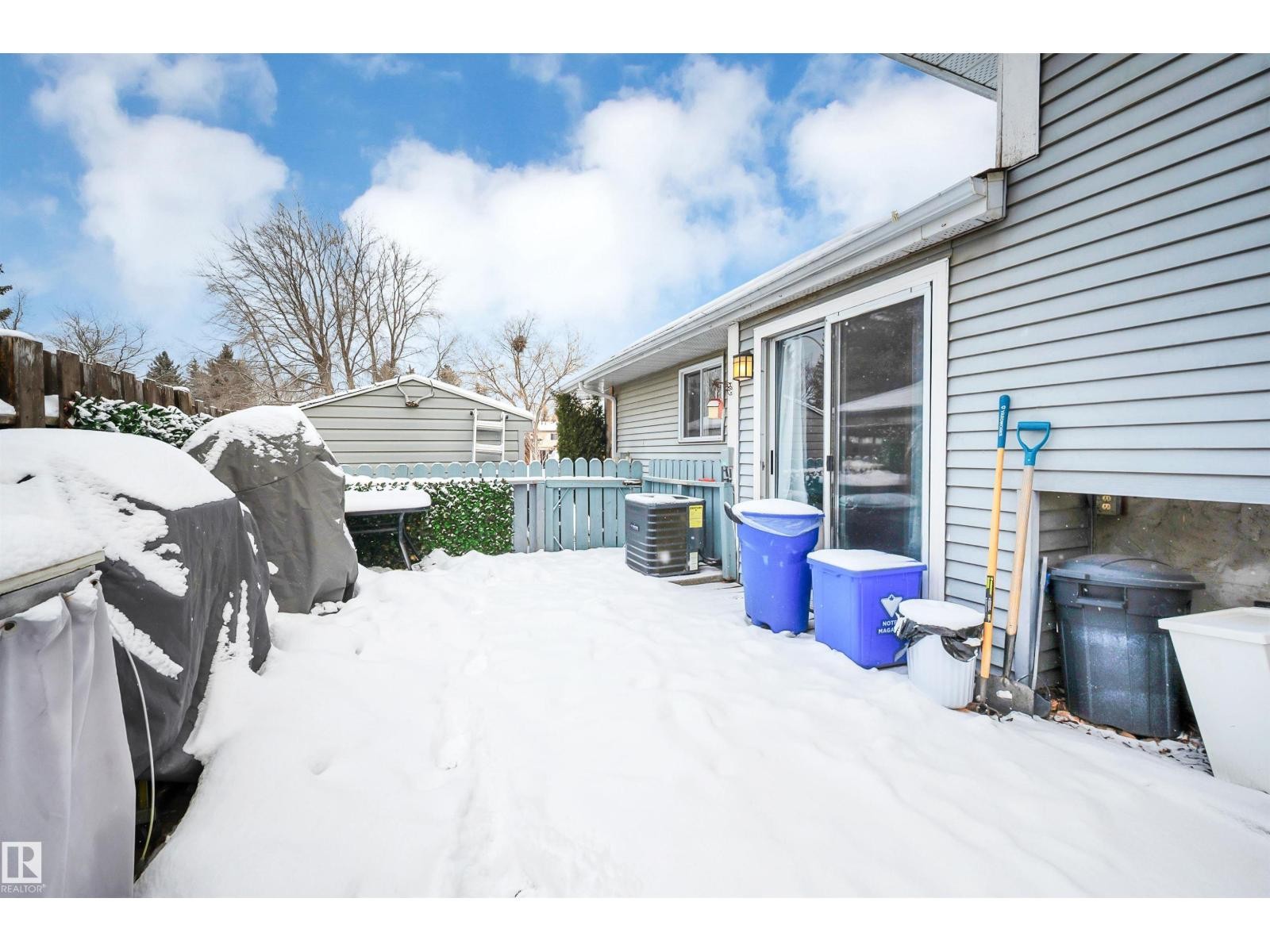 












34 WALDEN CR

,
St. Albert,




Alberta
T8N3V2

