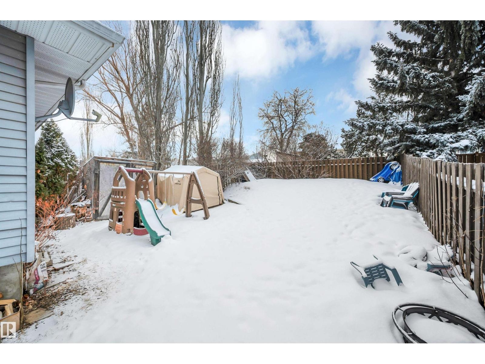 












34 WALDEN CR

,
St. Albert,




Alberta
T8N3V2

