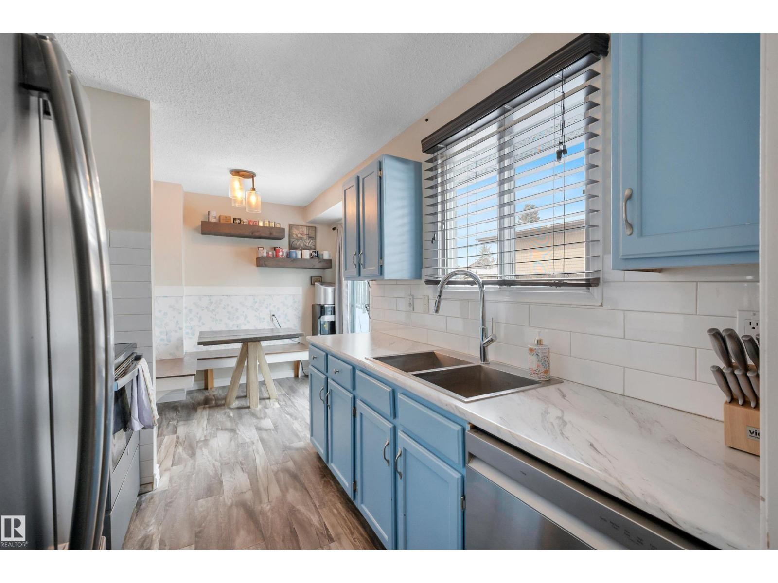 












34 WALDEN CR

,
St. Albert,




Alberta
T8N3V2

