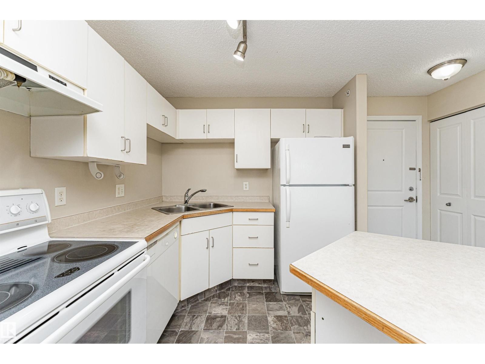 












#524 10535 122 ST NW

,
Edmonton,




Alberta
T5N4B7

