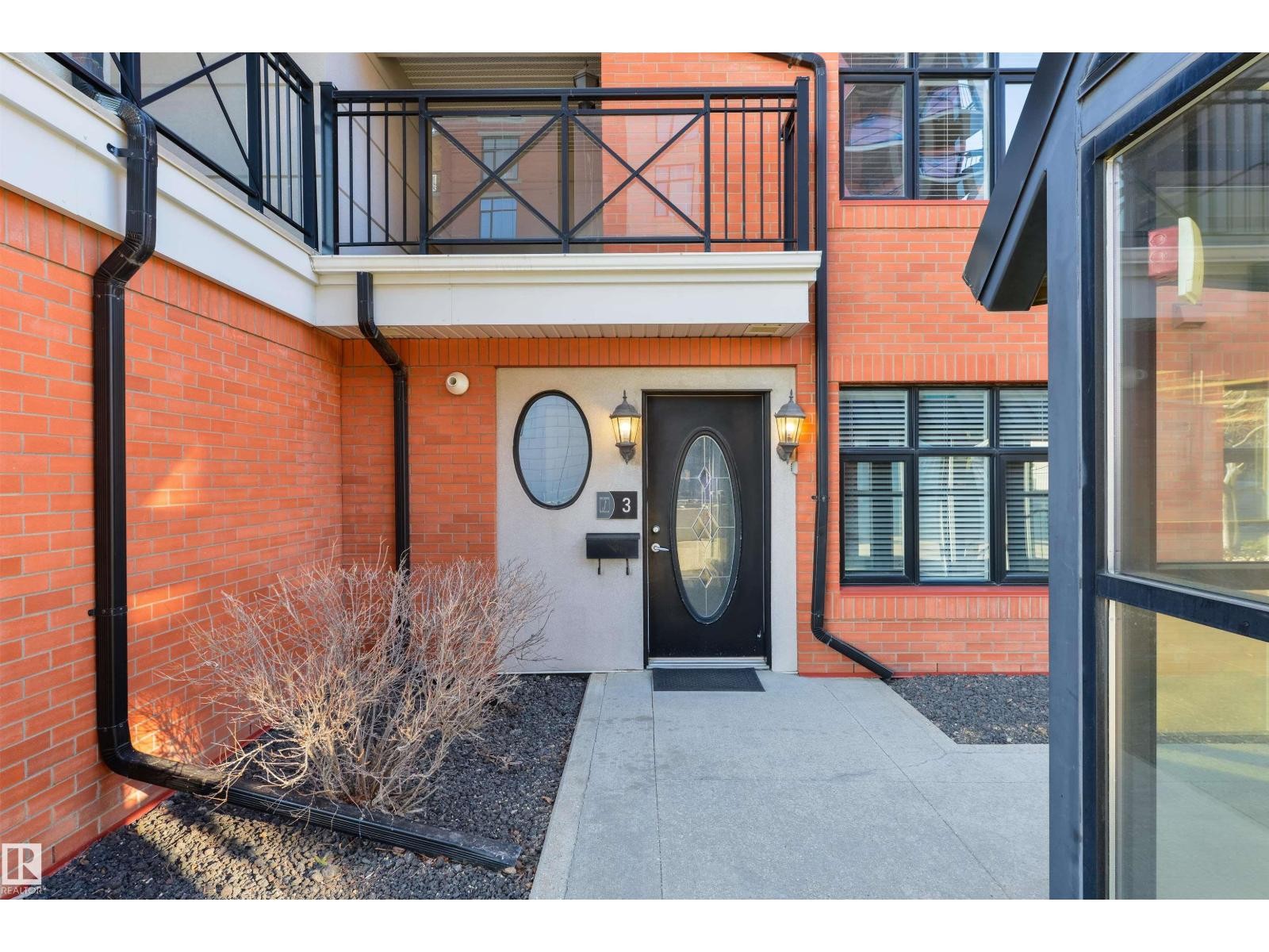 












3 9026 Jasper Ave AV NW

,
Edmonton,




Alberta
T5H3S8

