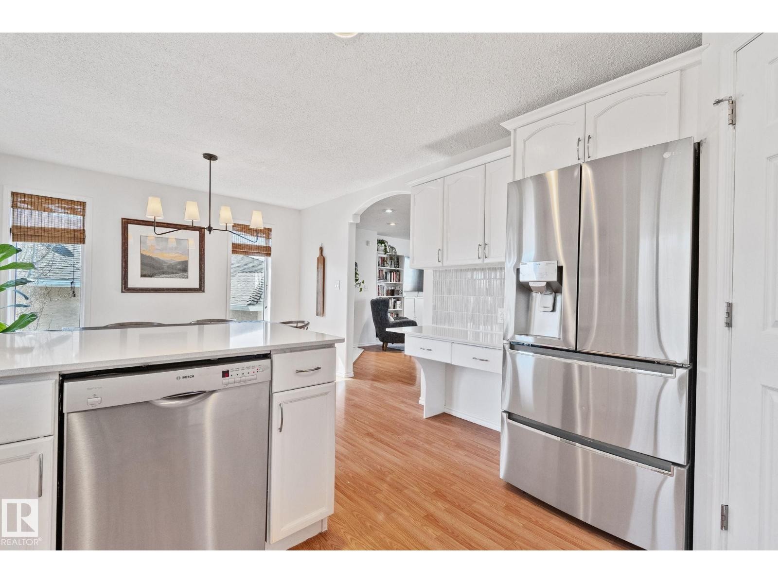 












8 OAKRIDGE DR S

,
St. Albert,




Alberta
T8N6E4

