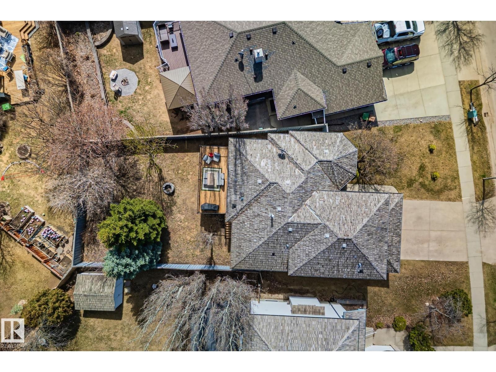 












8 OAKRIDGE DR S

,
St. Albert,




Alberta
T8N6E4

