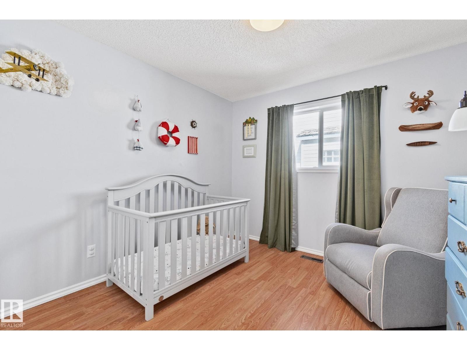 












8 OAKRIDGE DR S

,
St. Albert,




Alberta
T8N6E4

