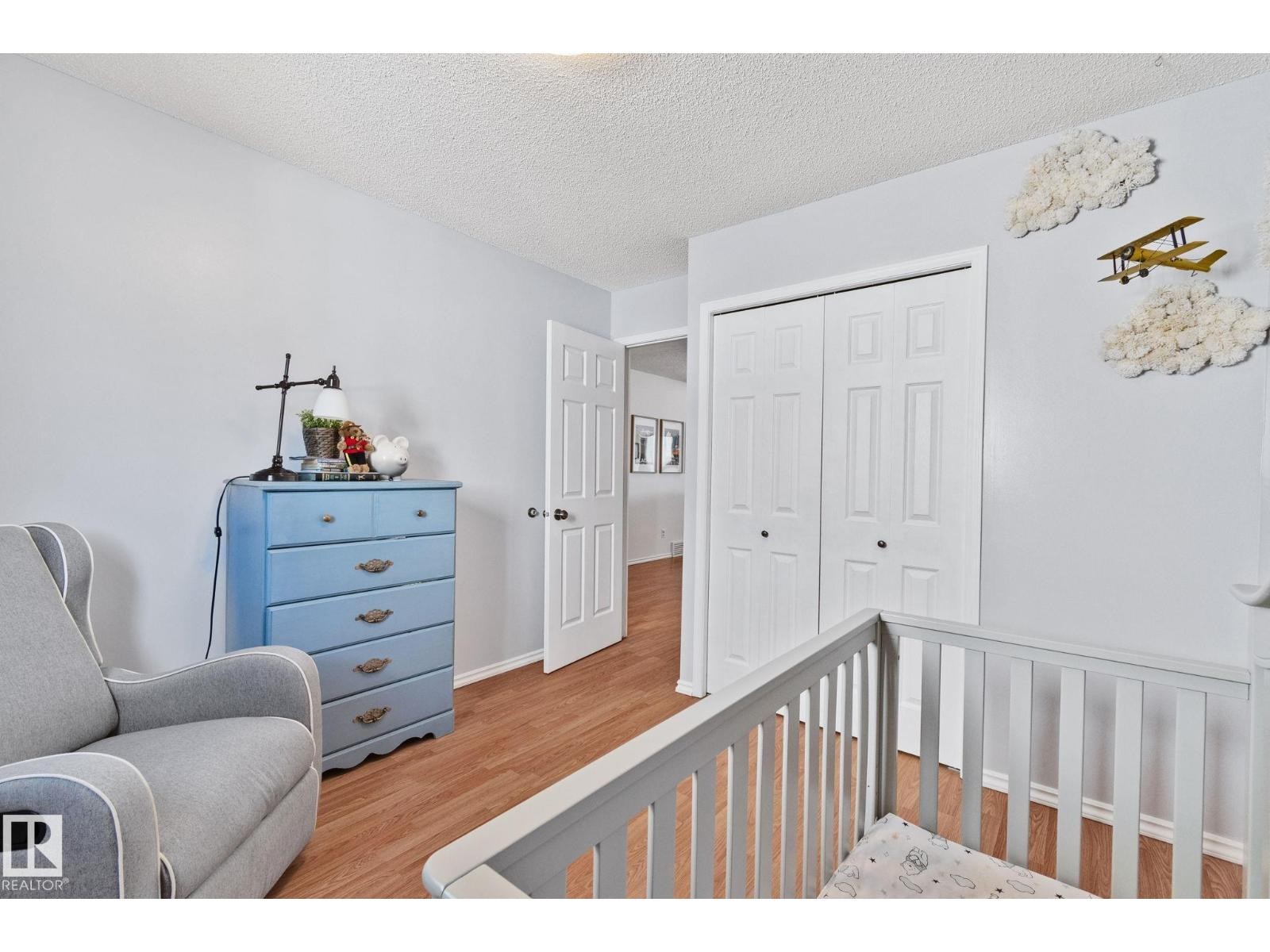 












8 OAKRIDGE DR S

,
St. Albert,




Alberta
T8N6E4

