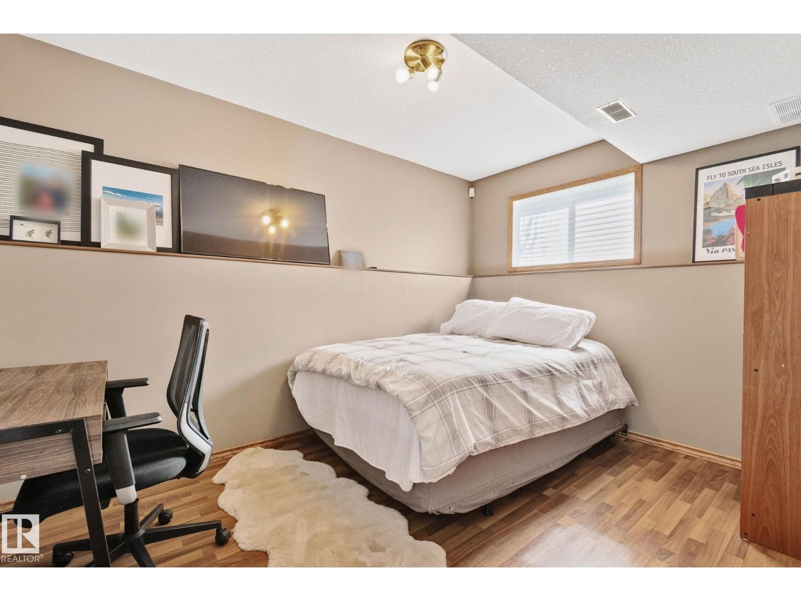 












8 OAKRIDGE DR S

,
St. Albert,




Alberta
T8N6E4


