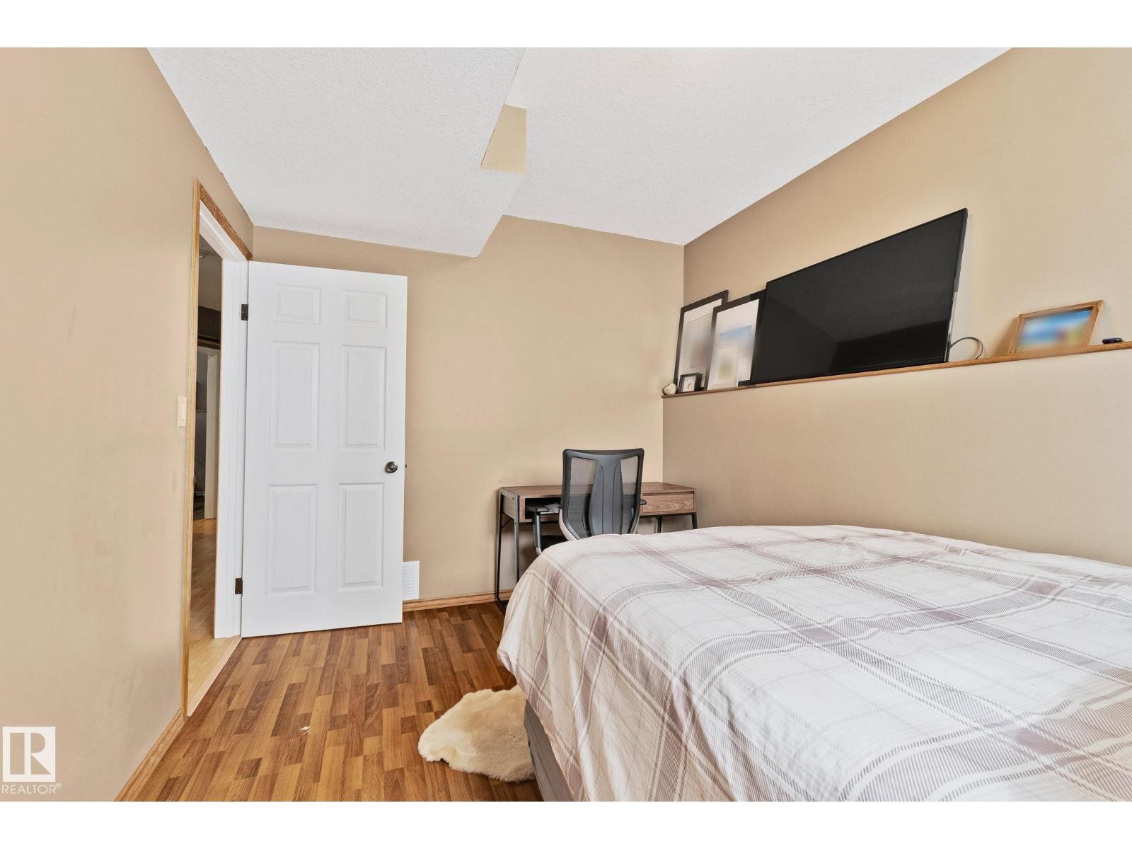 












8 OAKRIDGE DR S

,
St. Albert,




Alberta
T8N6E4

