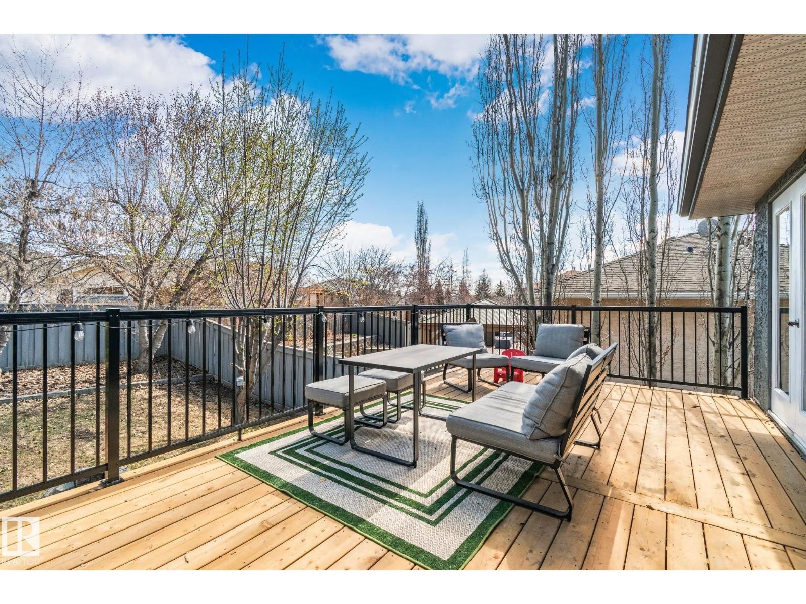 












8 OAKRIDGE DR S

,
St. Albert,




Alberta
T8N6E4


