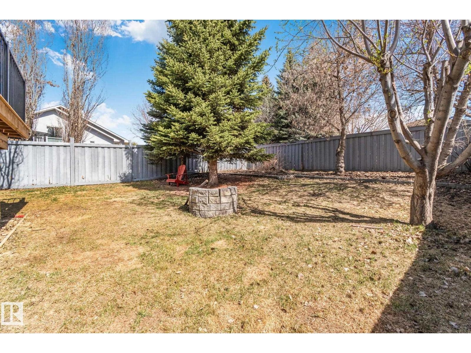 












8 OAKRIDGE DR S

,
St. Albert,




Alberta
T8N6E4

