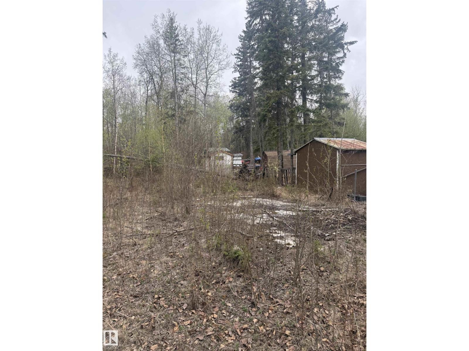 












445 Lakeview DR

,
Rural Lac Ste. Anne County,







Alberta
T0E1V0

