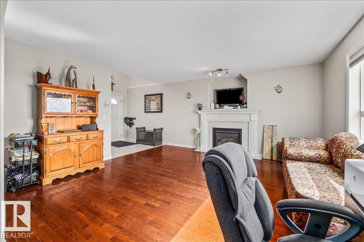 












76 NAPOLEON CR

,
St. Albert,




Alberta
T8N1C8

