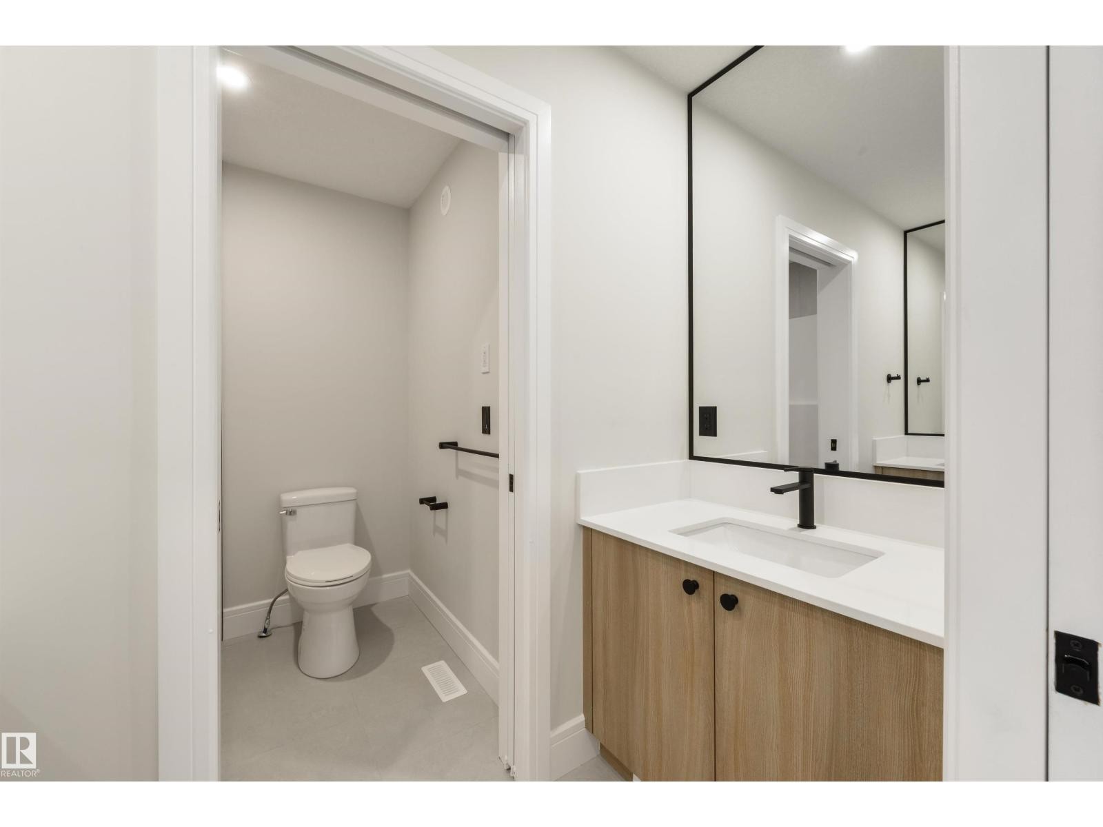 












1311 Hawks Ridge Link NW

,
Edmonton,




Alberta
T5S0X5

