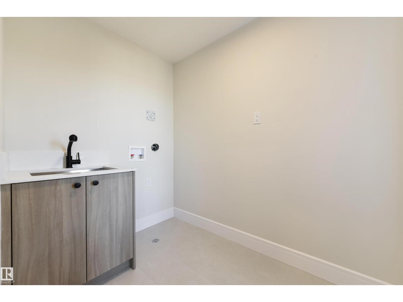 












1311 Hawks Ridge Link NW

,
Edmonton,




Alberta
T5S0X5

