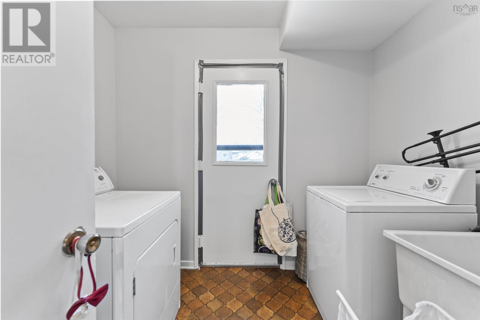 












32 Delwood Pl

,
Colby Village,




Nova Scotia
B2V1S5


