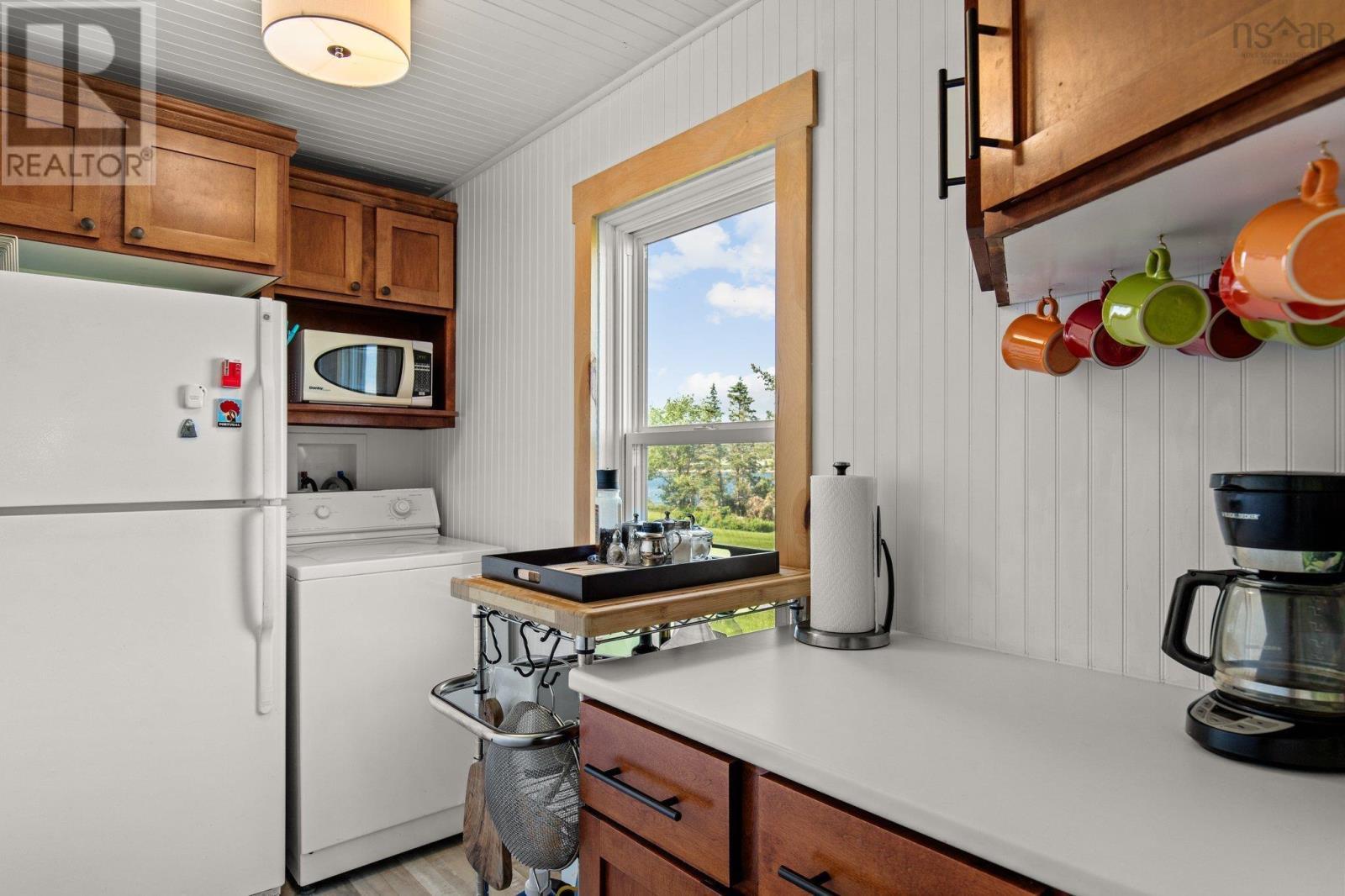 












172 Lintlops Road

,
Murphy Cove,




Nova Scotia
B0J3H0

