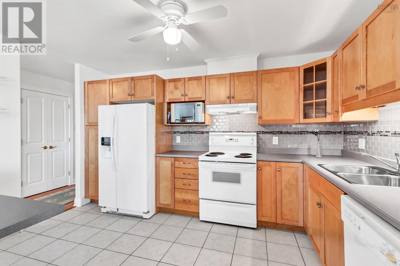 












404 202 Walter Havill Drive

,
Halifax,




Nova Scotia
B3N3M4

