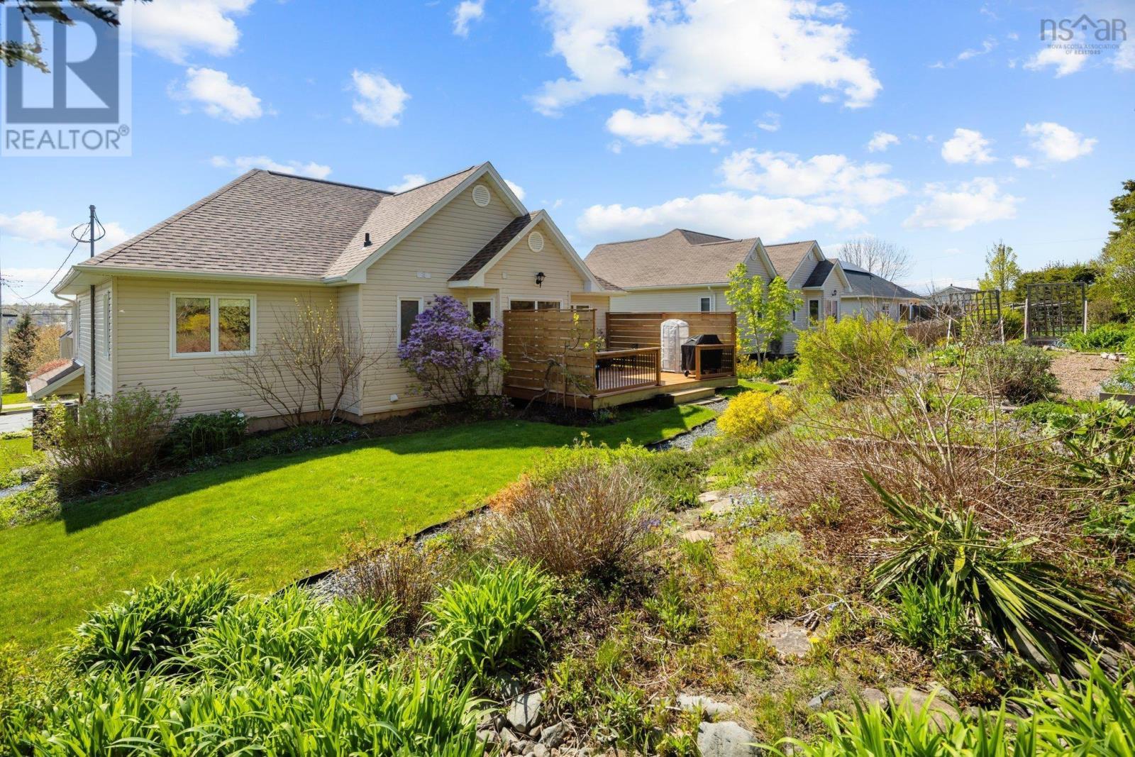 












103 Summer Field Way

,
Dartmouth,




Nova Scotia
B2W6M9

