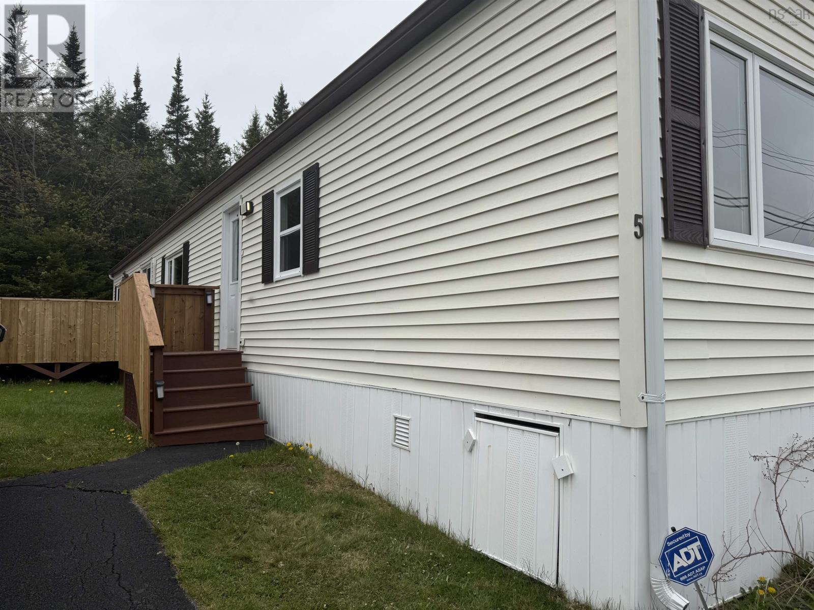 












5 Bumpy Lane

,
Lake Echo,




Nova Scotia
B3E1B9

