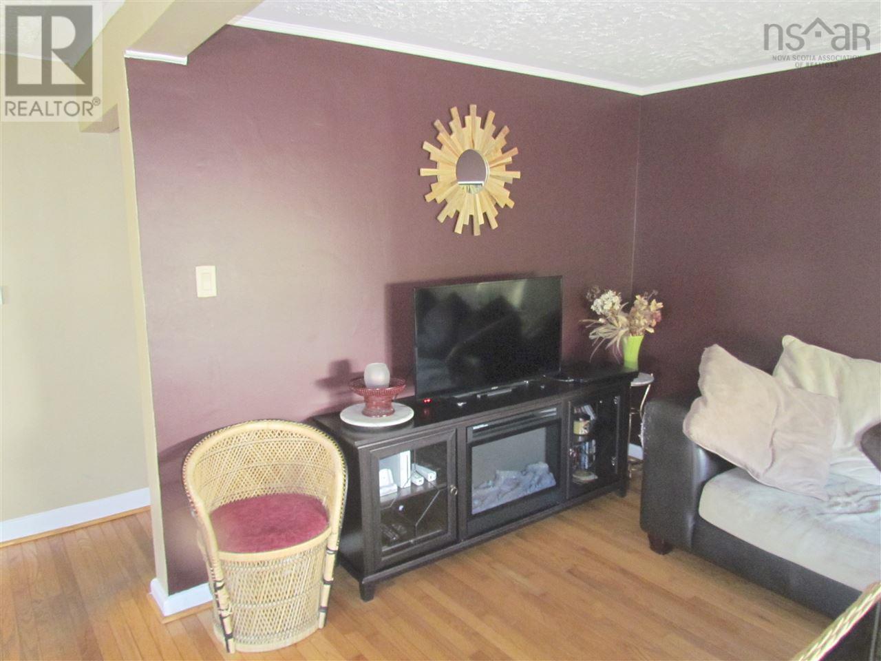 












32 Circle Drive

,
Halifax,




Nova Scotia
B3P1K2


