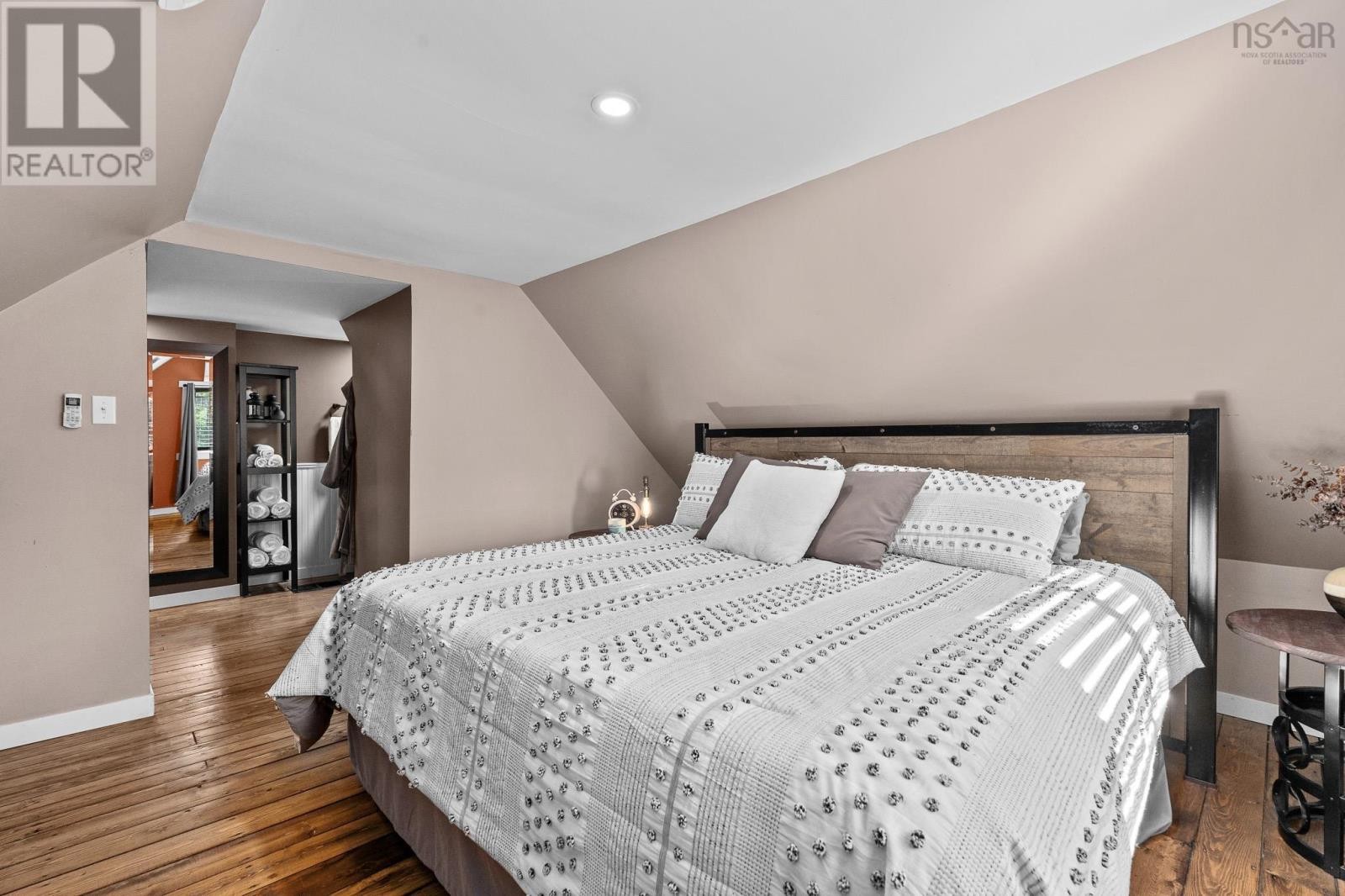 












7 Brook Street

,
Bedford,




Nova Scotia
B4A2H4

