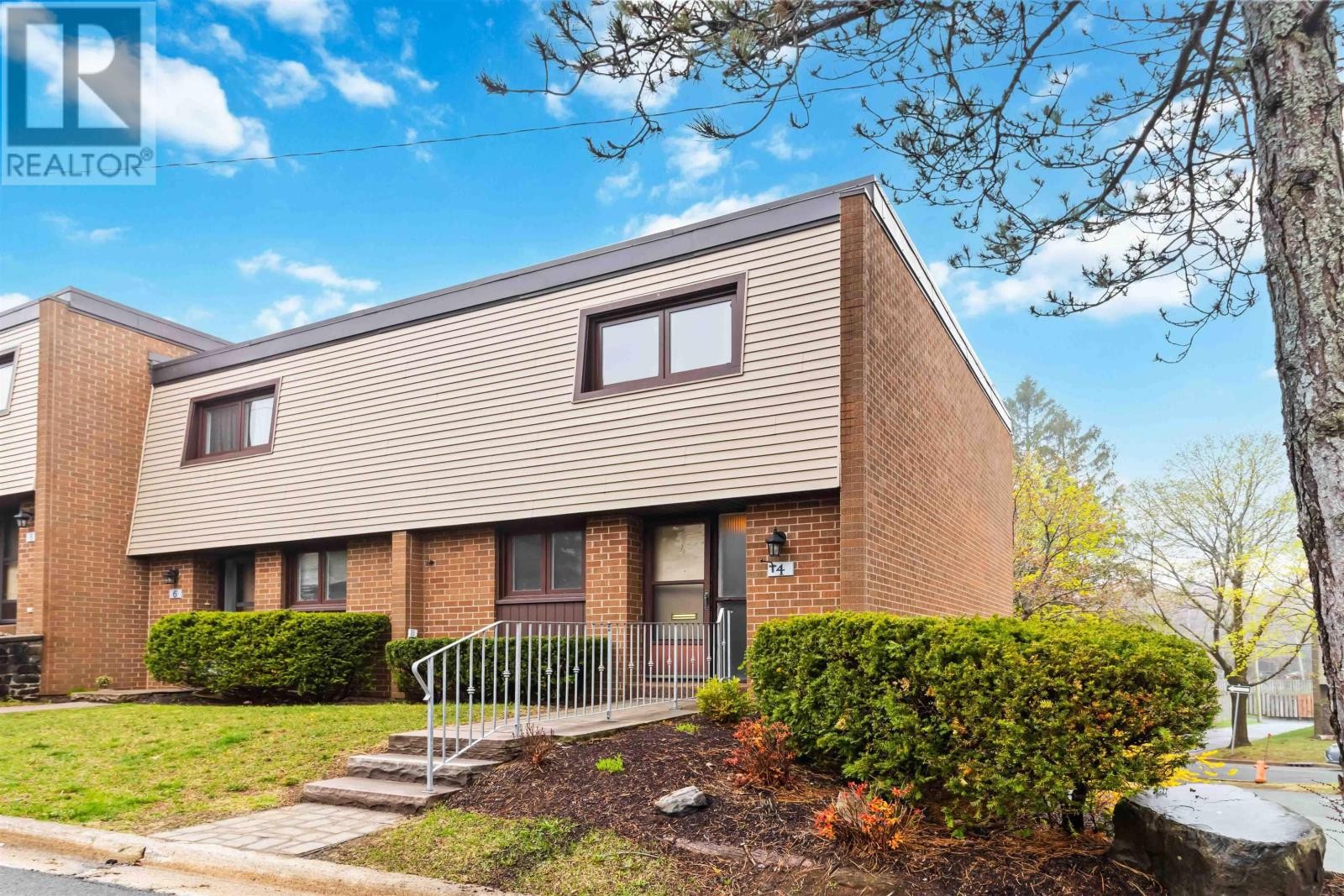 












4 Forestside Crescent

,
Halifax,




Nova Scotia
B3M1M4

