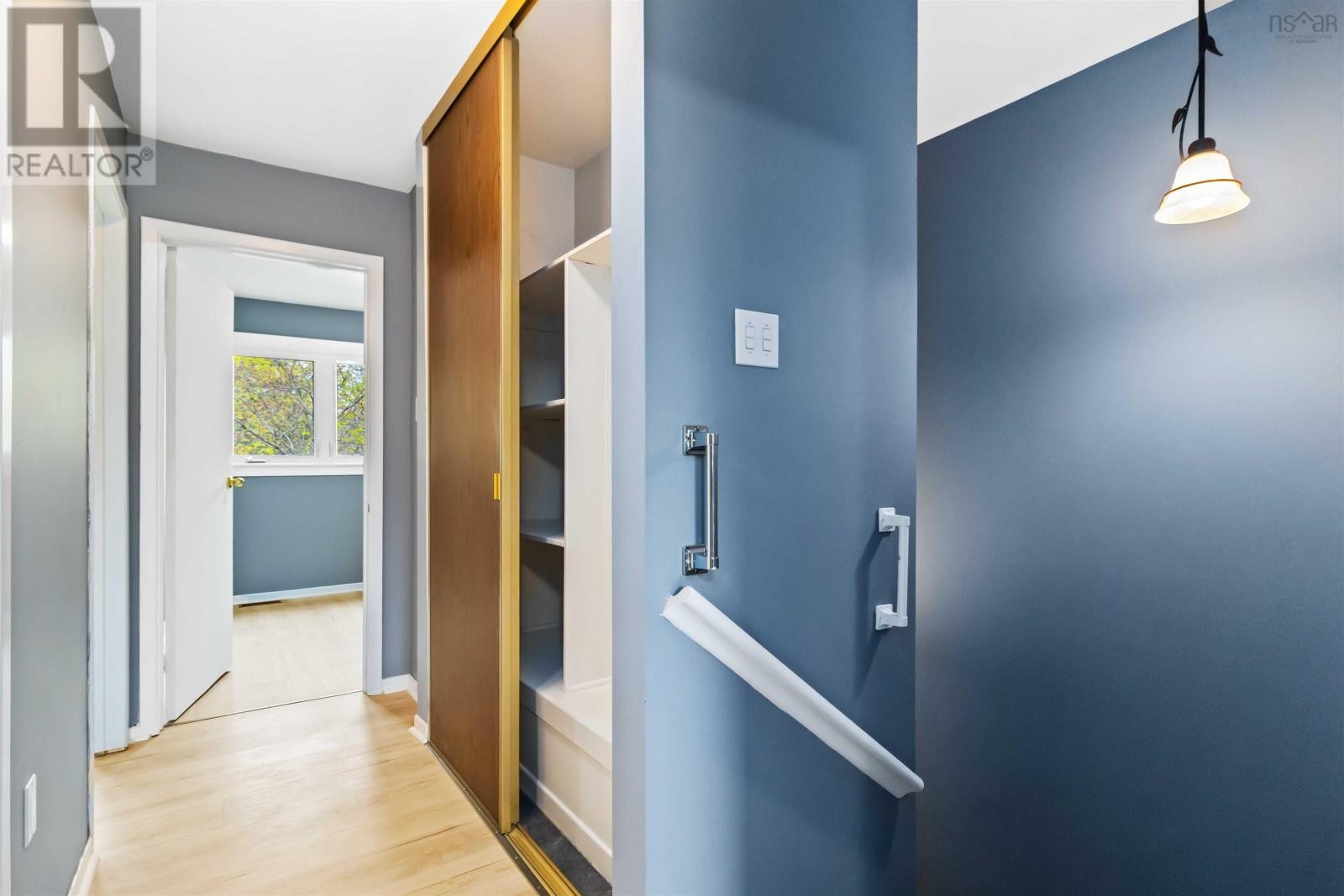 












4 Forestside Crescent

,
Halifax,




Nova Scotia
B3M1M4

